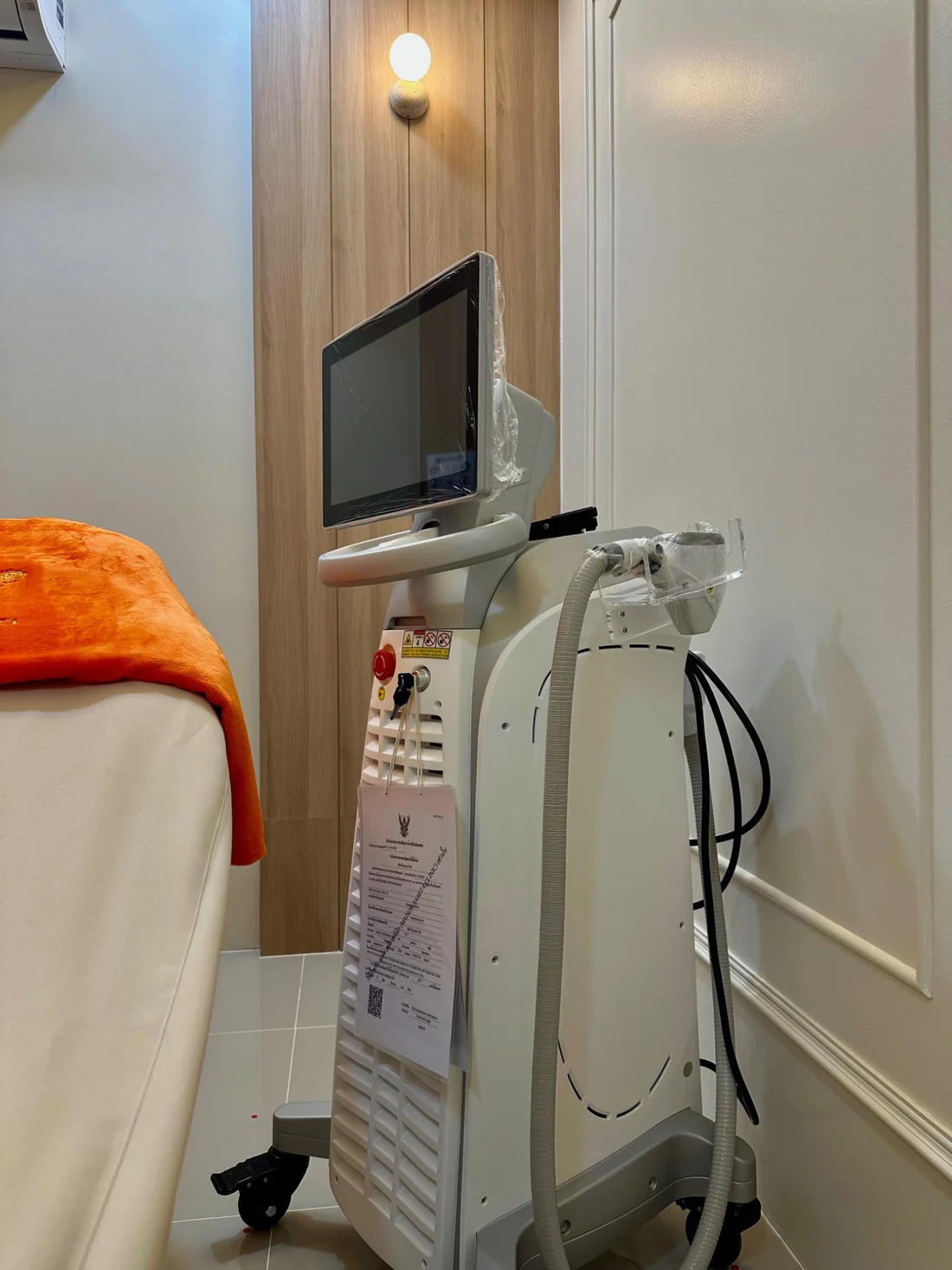 Laser equipment at Maison Samita